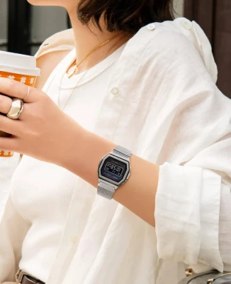 Дамски ръчен часовник с кварцов механизъм - корпус от Полимер - Стоманена верижка - цвят Черен Сив