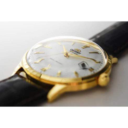 Мъжки ръчен часовник с автоматичен механизъм - корпус от Стомана - Естествена кожа - цвят Бял Кафяв