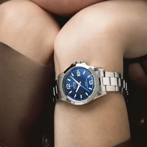 Дамски ръчен часовник с кварцов механизъм - корпус от Стомана - Стоманена верижка - цвят Син Сив