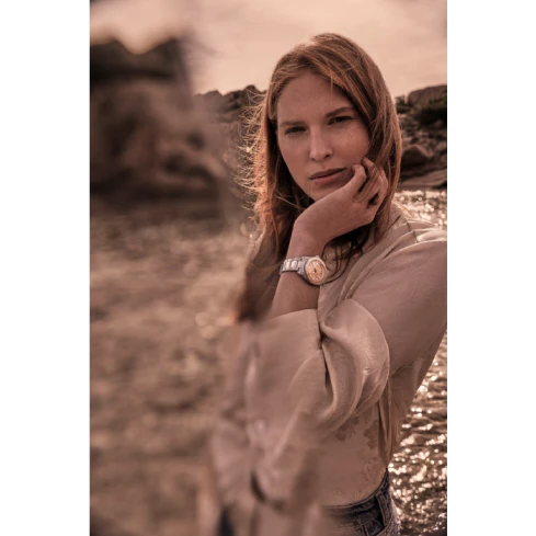 Дамски ръчен часовник с кварцов механизъм - корпус от Стомана - Стоманена верижка - цвят Седеф Сив