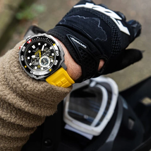 Мъжки ръчен часовник с кварцов механизъм - корпус от Стомана - Силиконова каишка - цвят Черен