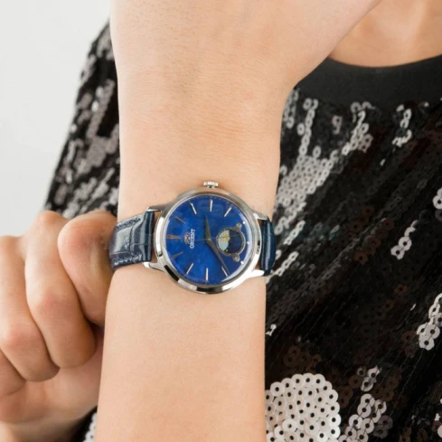 Дамски ръчен часовник с кварцов механизъм - корпус от Стомана - Естествена кожа - цвят Син