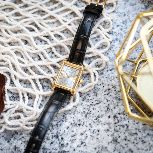 Дамски ръчен часовник с кварцов механизъм - корпус от Стомана - Естествена кожа - цвят Сребрист Кафяв