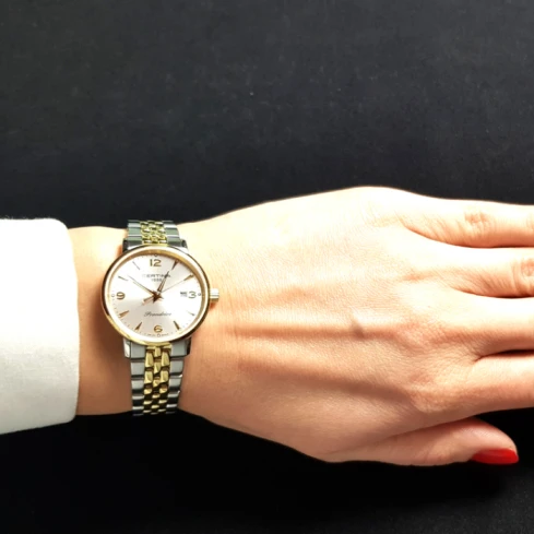 Дамски ръчен часовник с кварцов механизъм - корпус от Титан - Титаниева верижка - цвят Сребрист