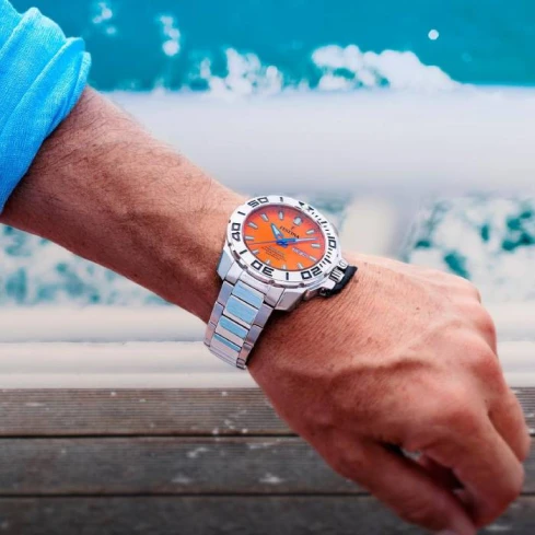 Мъжки ръчен часовник с кварцов механизъм - корпус от Стомана - Стоманена верижка - цвят Оранжев