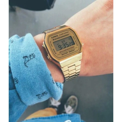 Мъжки ръчен часовник с кварцов механизъм - корпус от Полимер - Стоманена верижка - цвят Сив Злато