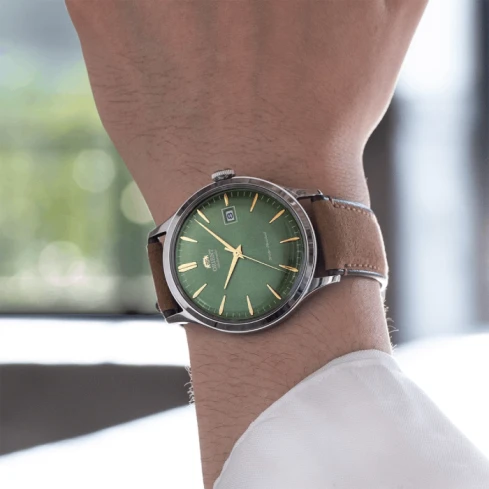 Мъжки ръчен часовник с кварцов механизъм - корпус от Стомана - Синтетична кожа - цвят Зелен Кафяв