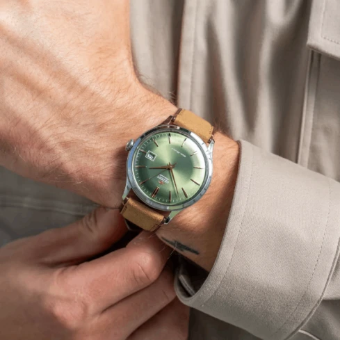 Мъжки ръчен часовник с кварцов механизъм - корпус от Стомана - Синтетична кожа - цвят Зелен Кафяв